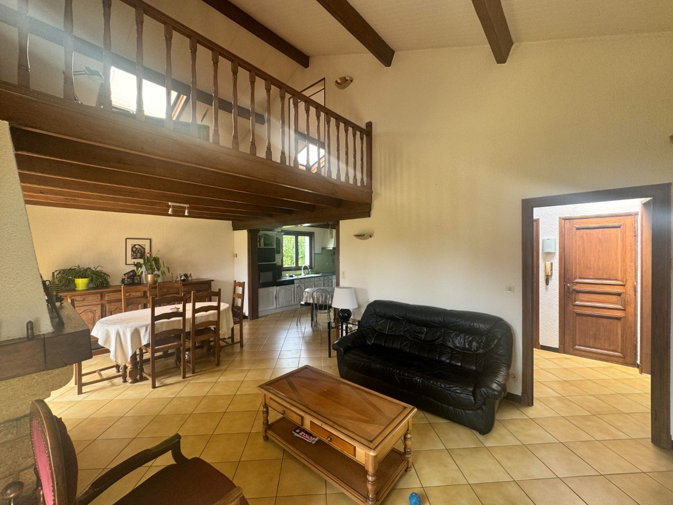 
                                                Vente
                                                 Maison de 168 M² avec piscine à VOUGY