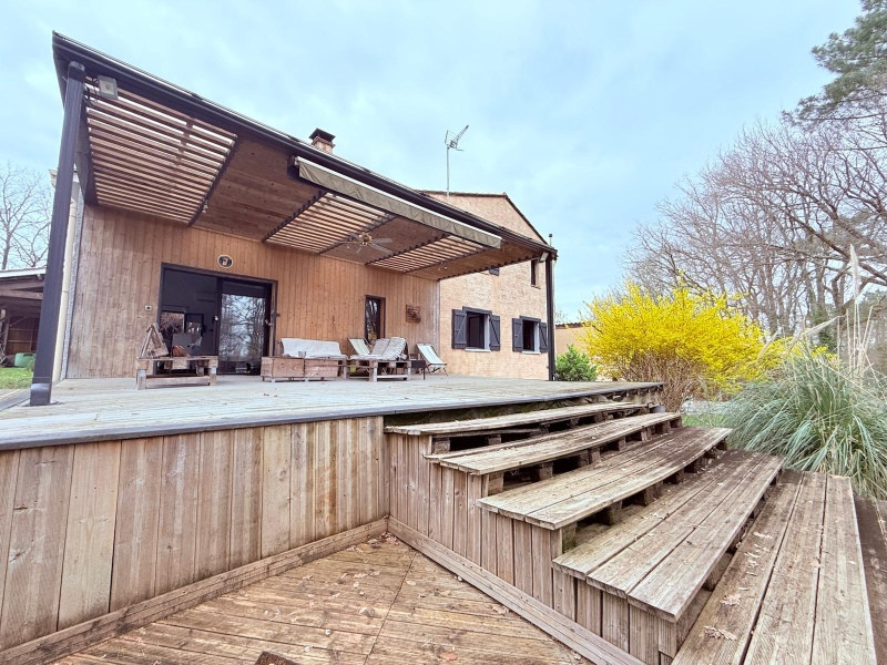 
                                                Vente
                                                 Maison de 170m2; 4 chambres avec dépendances et garages 3780m2 de terrain