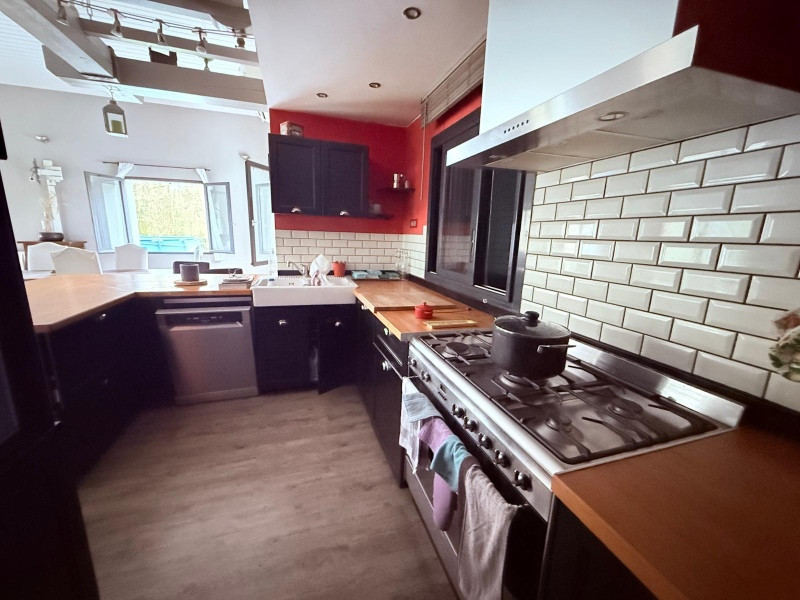 
                                                Vente
                                                 Maison de 170m2; 4 chambres avec dépendances et garages 3780m2 de terrain