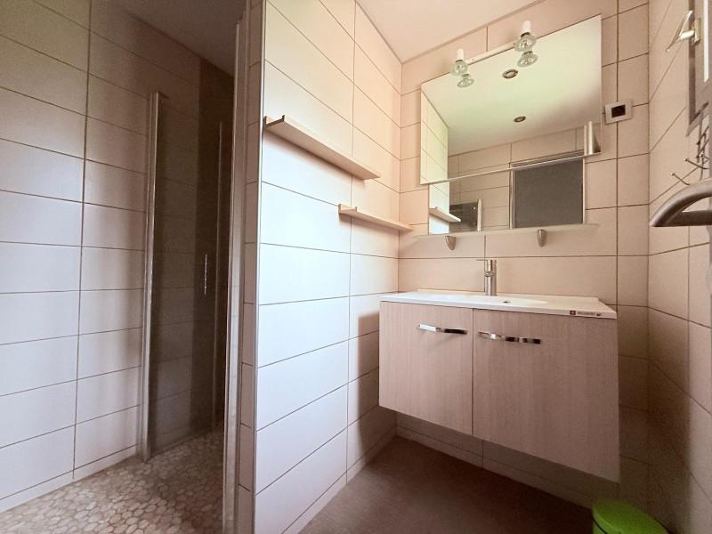 
                                                Vente
                                                 Maison de 170m2; 4 chambres avec dépendances et garages 3780m2 de terrain