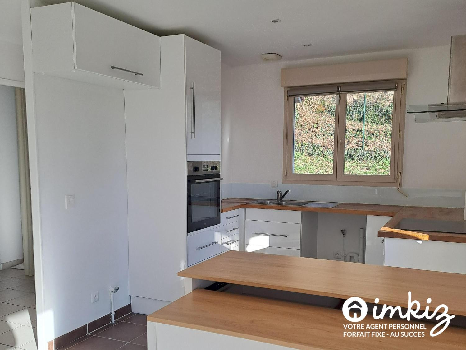 
                                                Vente
                                                 Maison de 2013 avec 5 pièces + garage et carport