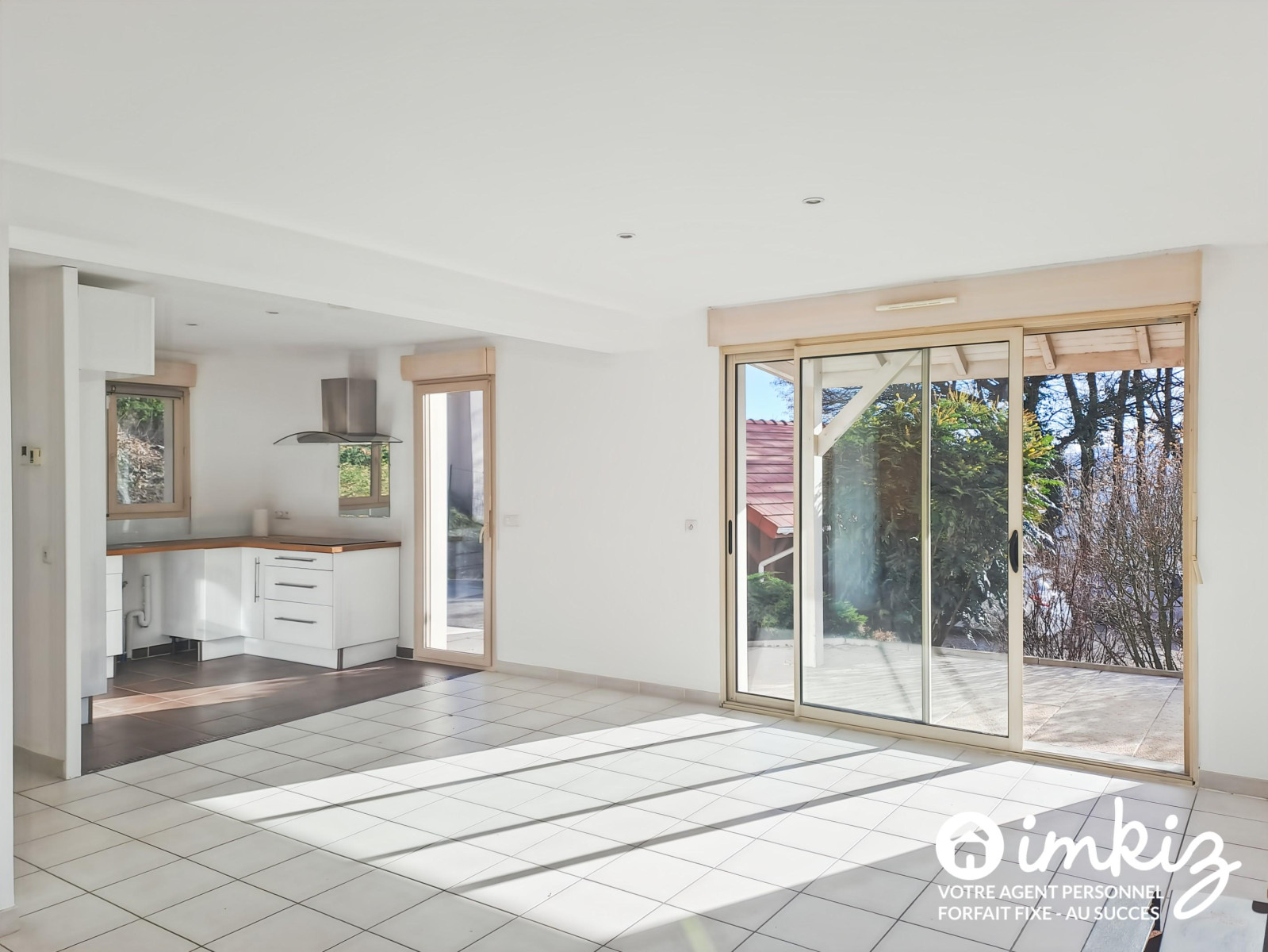 
                                                Vente
                                                 Maison de 2013 avec 5 pièces + garage et carport