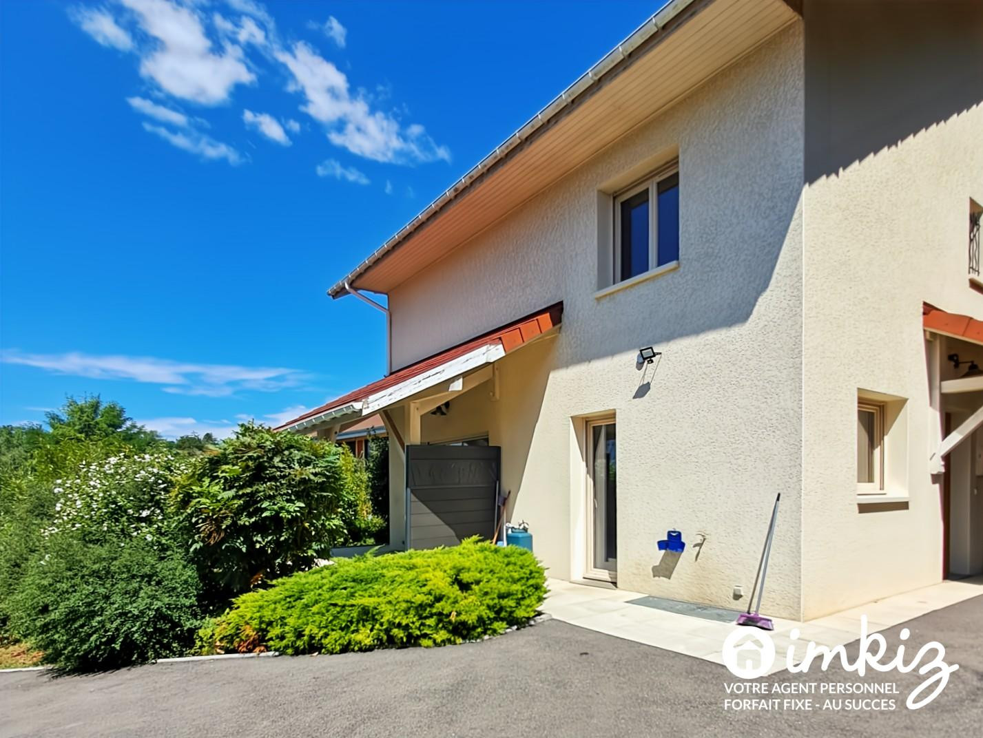 
                                                Vente
                                                 Maison de 2013 avec 5 pièces + garage et carport