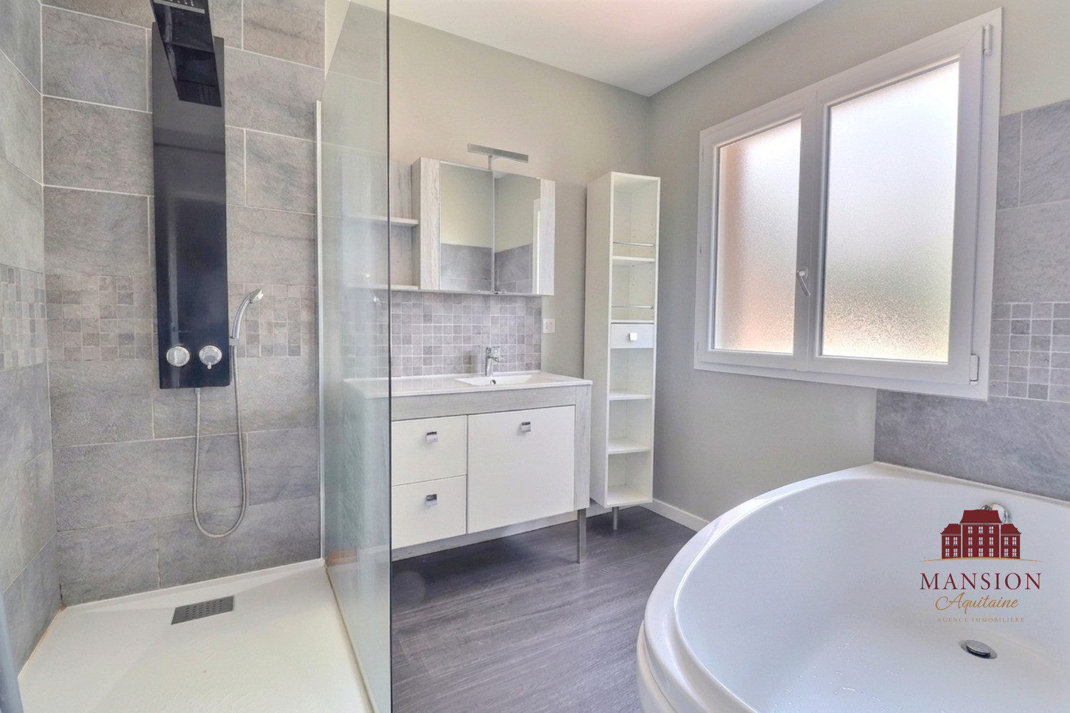 
                                                Vente
                                                 Maison de 2016 sur 2500m2 de parcelle