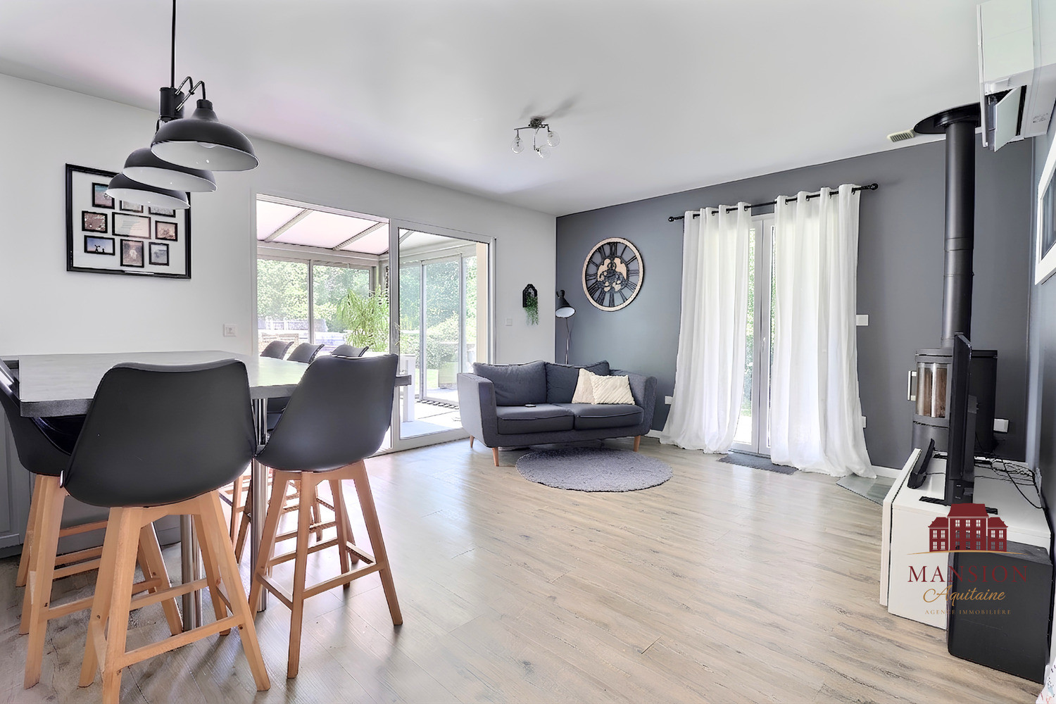 
                                                Vente
                                                 Maison de 2016 sur 2500m2 de parcelle
