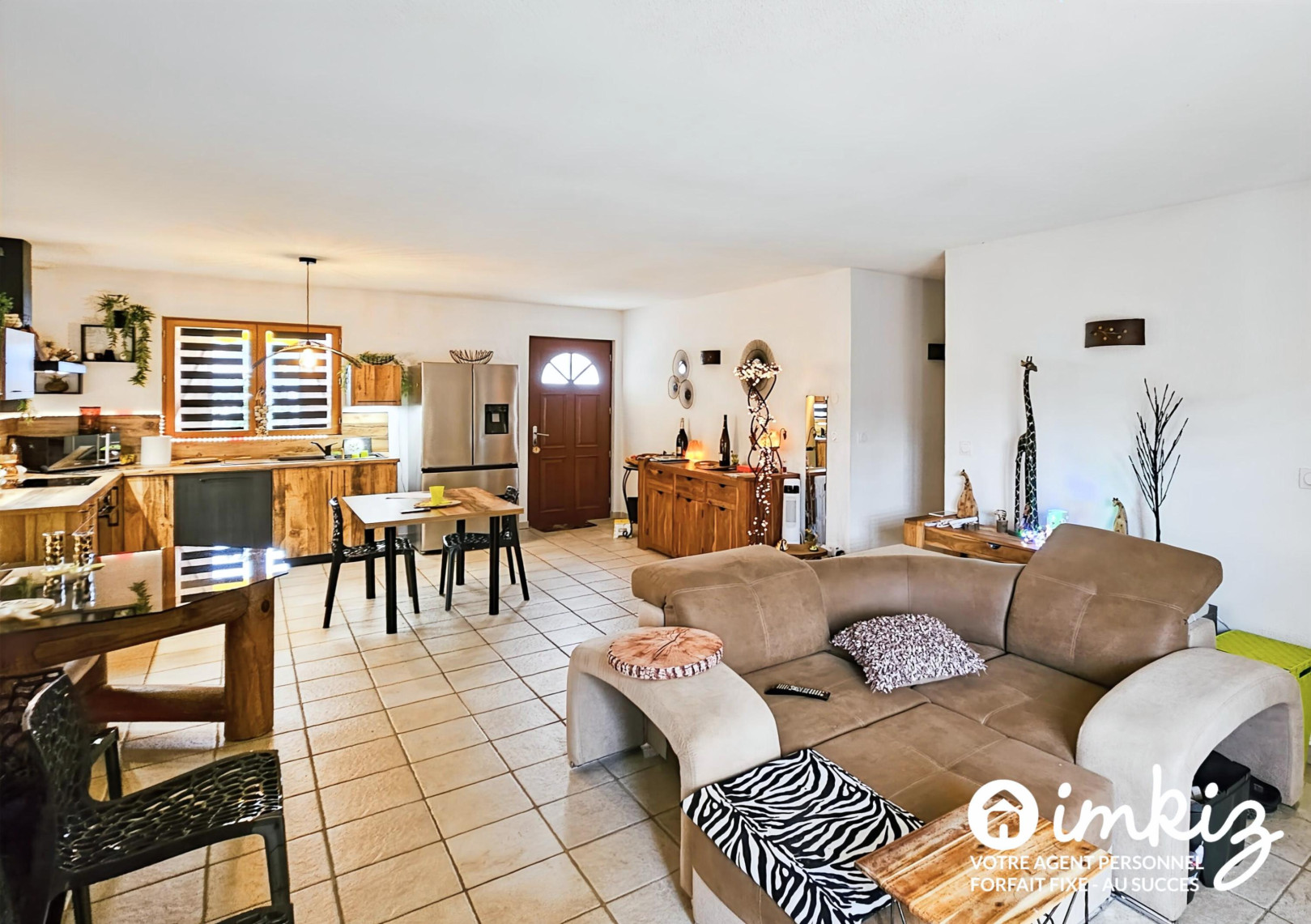 
                                                Vente
                                                 Maison de 2021, 3 chambres, avec piscine