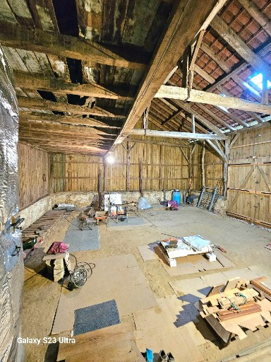 
                                                Vente
                                                 Maison de 214m2 avec dépendances