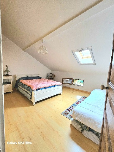 
                                                Vente
                                                 Maison de 214m2 avec dépendances