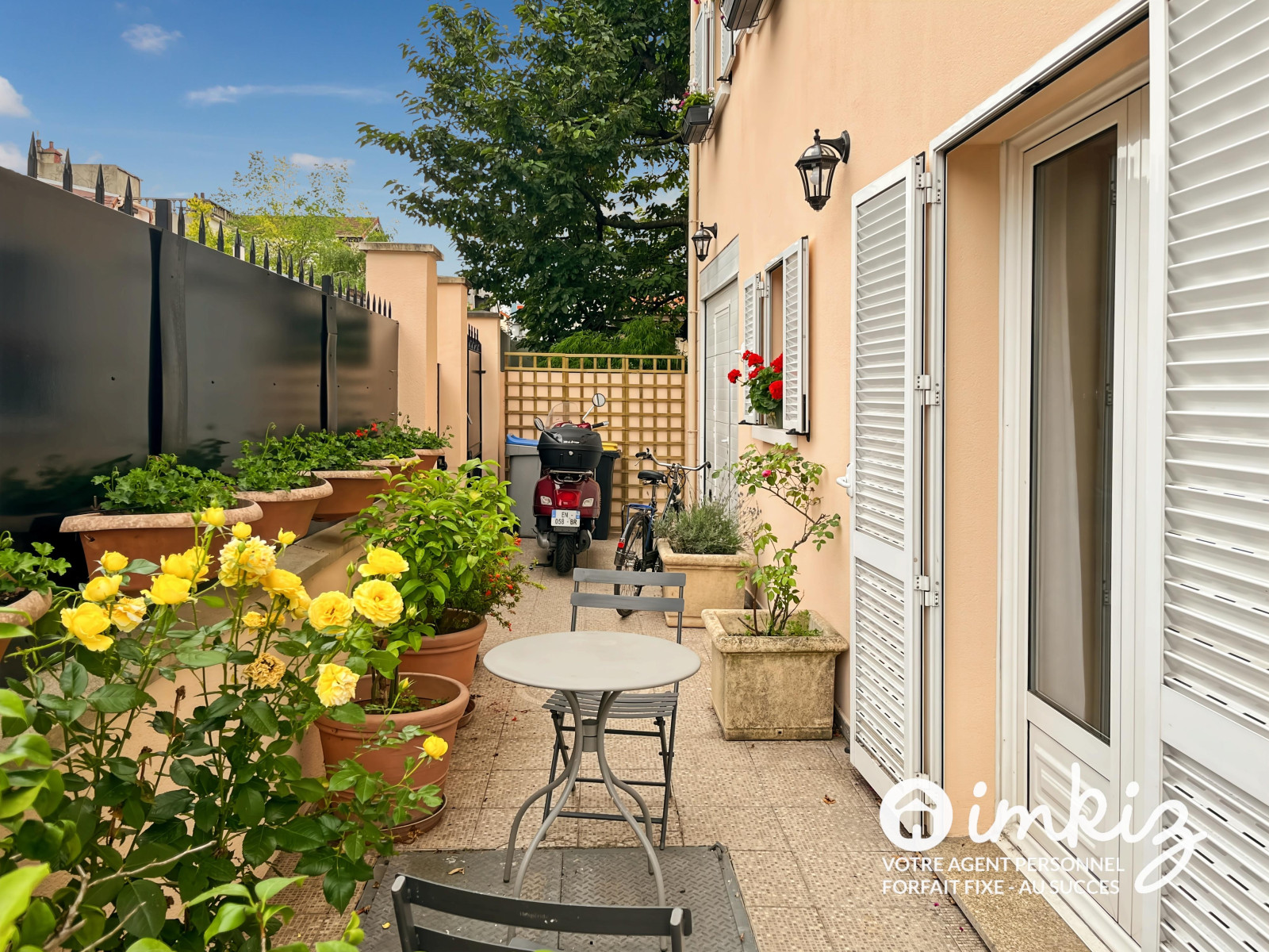 
                                                Vente
                                                 Maison de 228 m2 + dépendances  de 28  m2