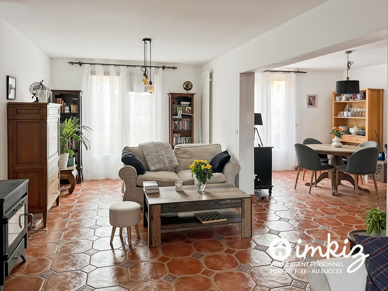
                                                Vente
                                                 Maison de 228 m2 + dépendances  de 28  m2
