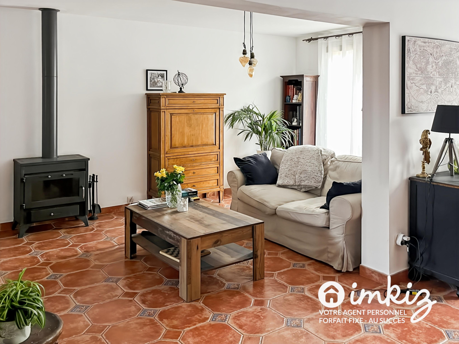 
                                                Vente
                                                 Maison de 228 m2 + dépendances  de 28  m2