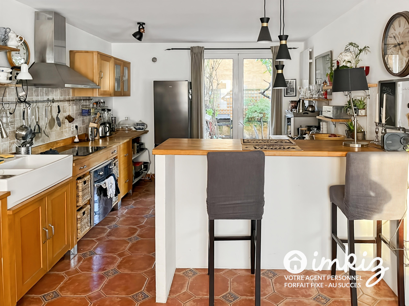 
                                                Vente
                                                 Maison de 228 m2 + dépendances  de 28  m2