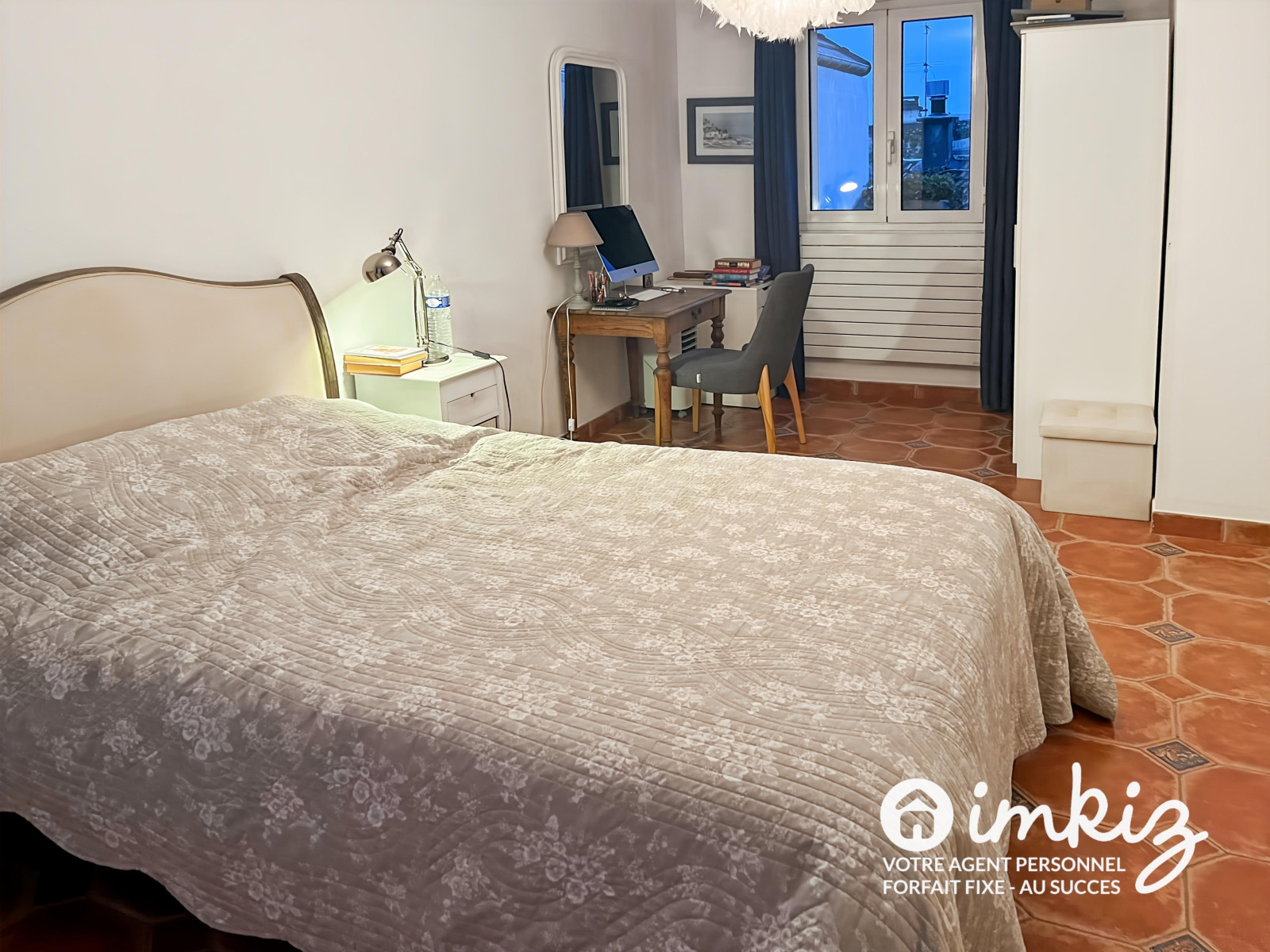 
                                                Vente
                                                 Maison de 228 m2 + dépendances  de 28  m2