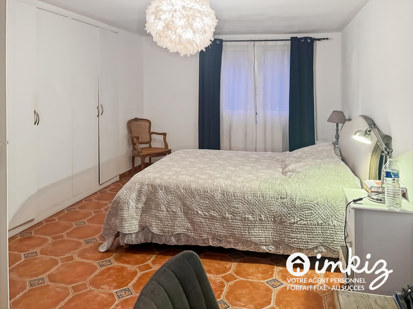 
                                                Vente
                                                 Maison de 228 m2 + dépendances  de 28  m2