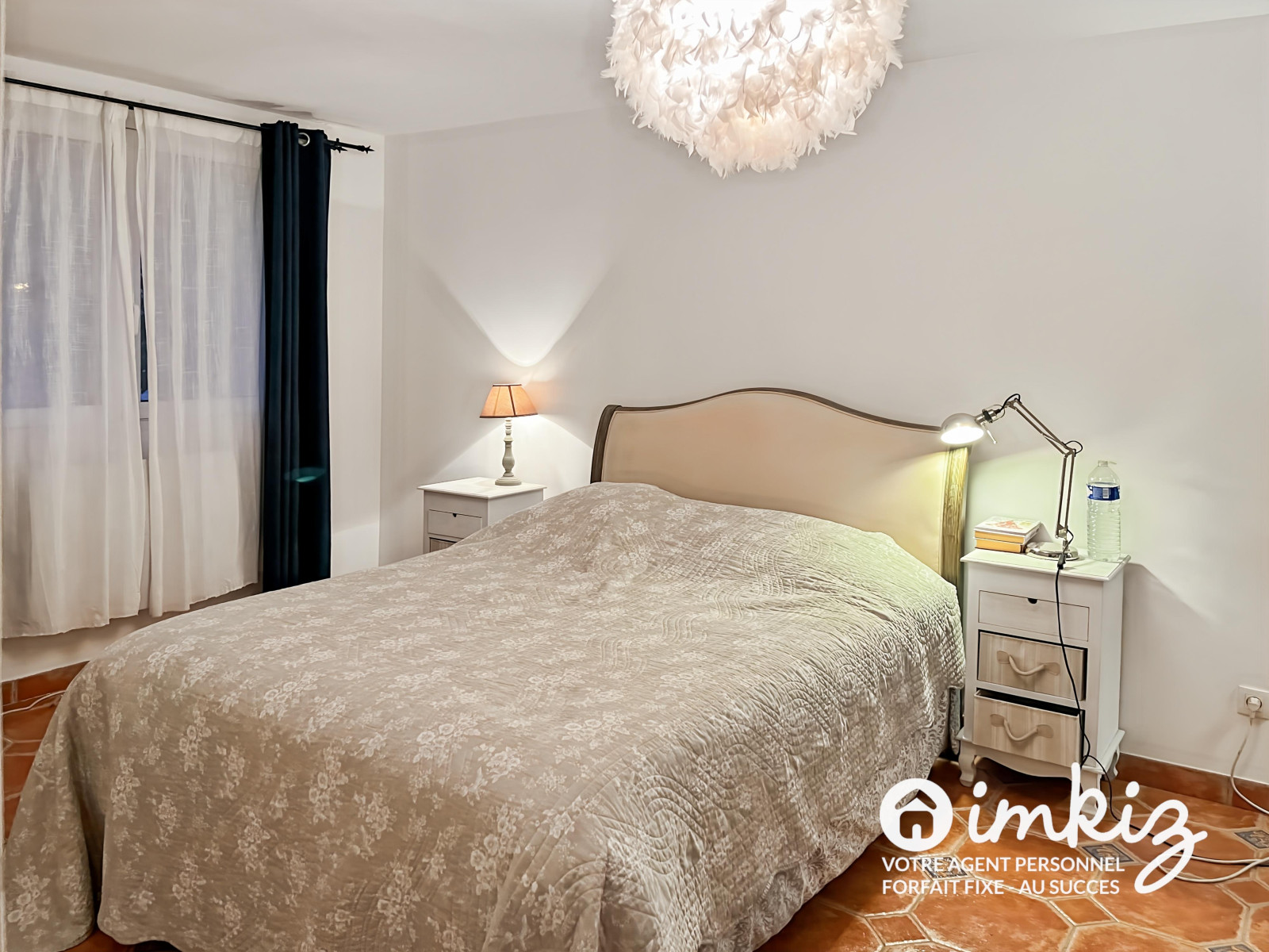
                                                Vente
                                                 Maison de 228 m2 + dépendances  de 28  m2