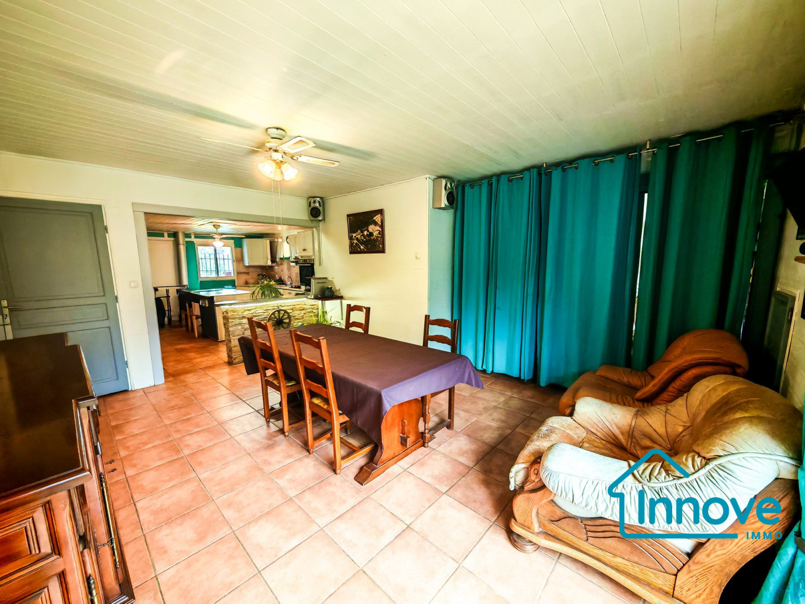 
                                                Vente
                                                 Maison de 280 m², avec deux logements communicants