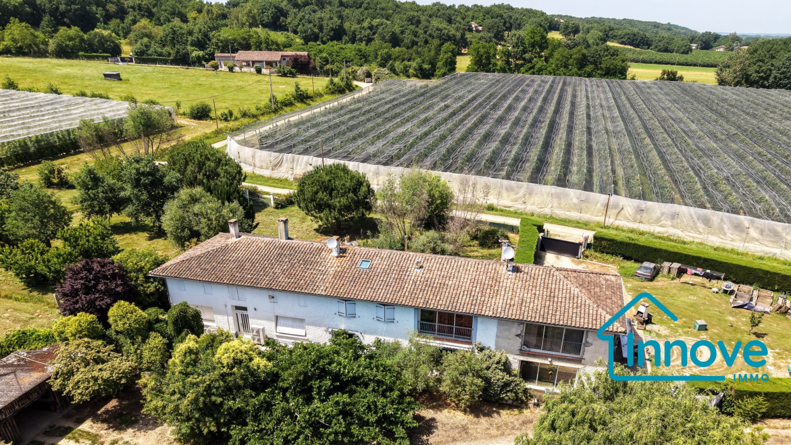 
                                                Vente
                                                 Maison de 280 m², avec deux logements communicants