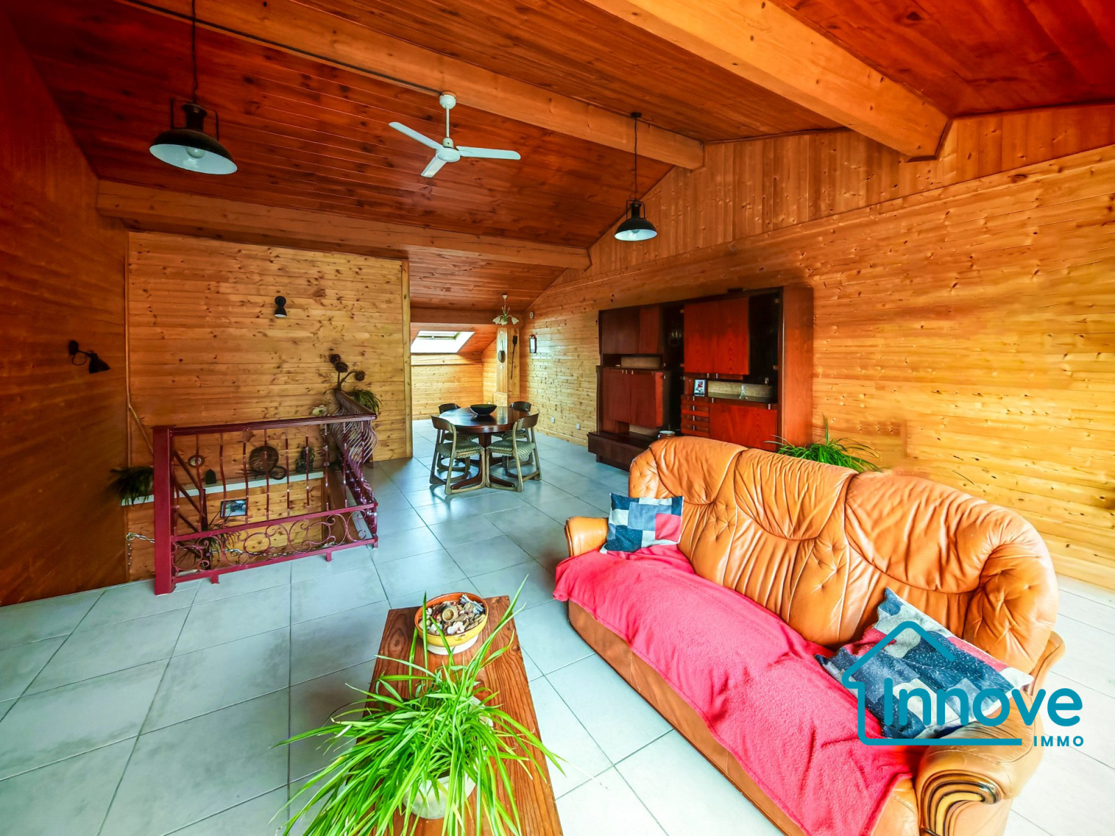 
                                                Vente
                                                 Maison de 280 m², avec deux logements communicants