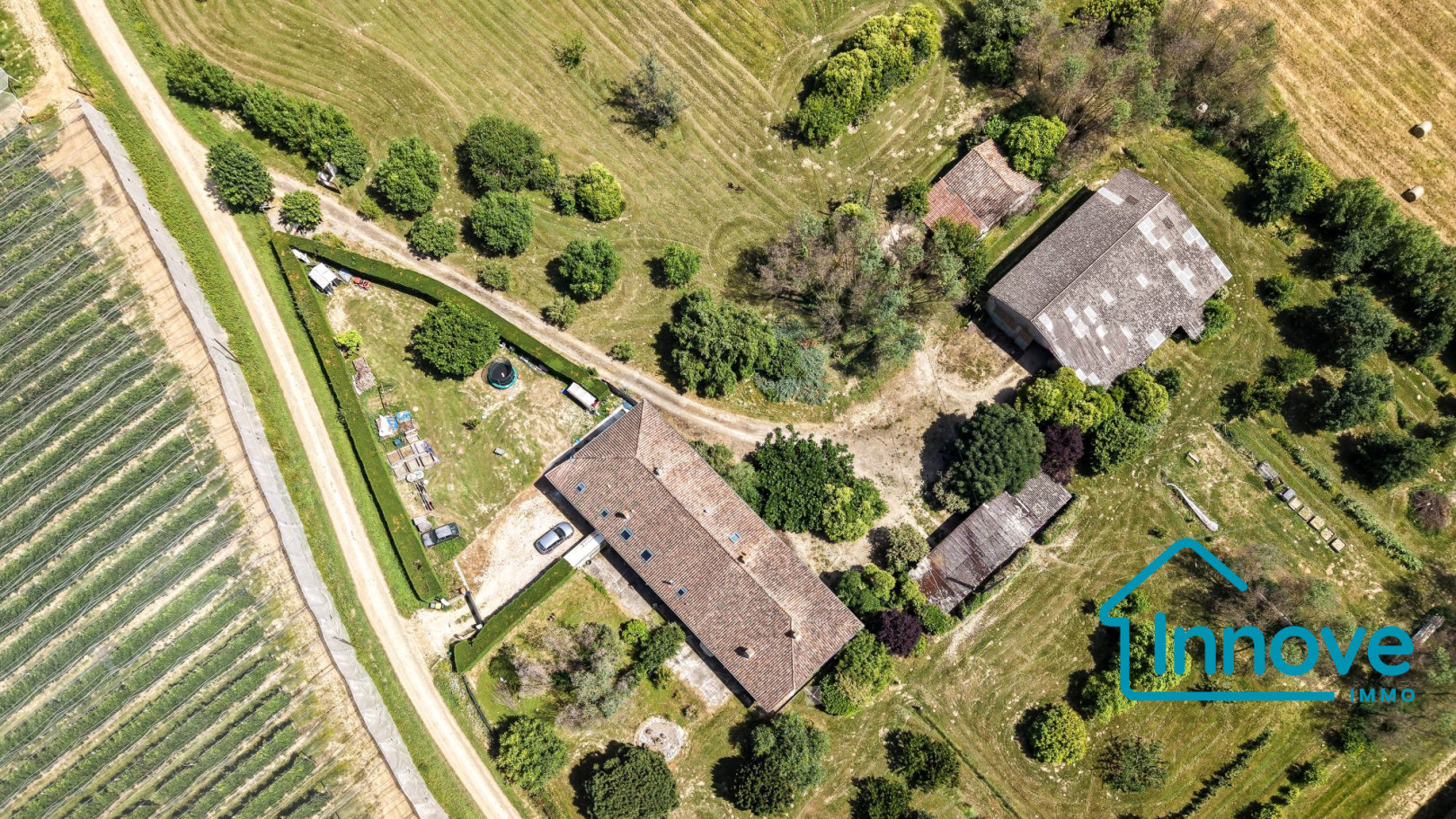 
                                                Vente
                                                 Maison de 280 m², avec deux logements communicants