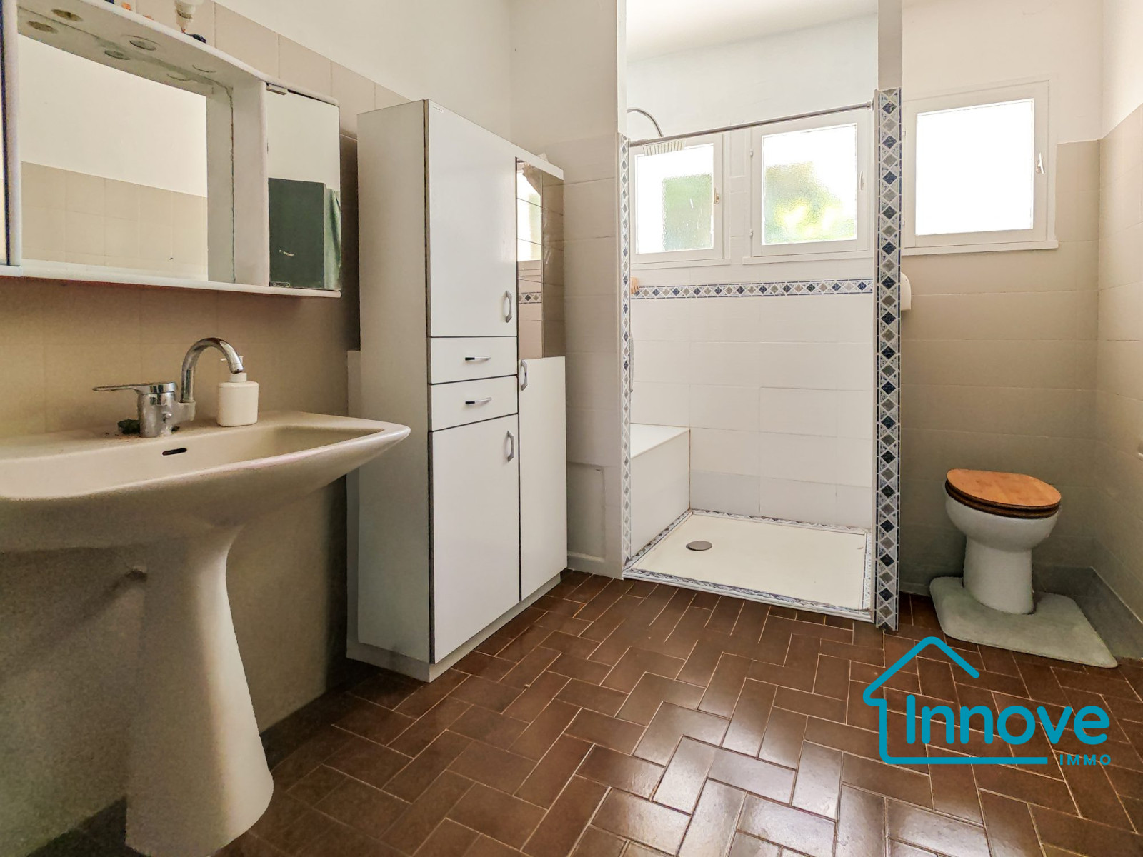 
                                                Vente
                                                 Maison de 280 m², avec deux logements communicants