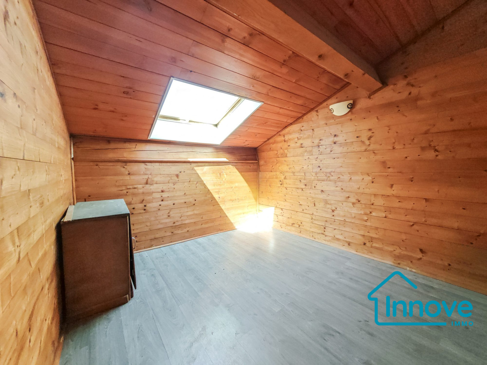 
                                                Vente
                                                 Maison de 280 m², avec deux logements communicants