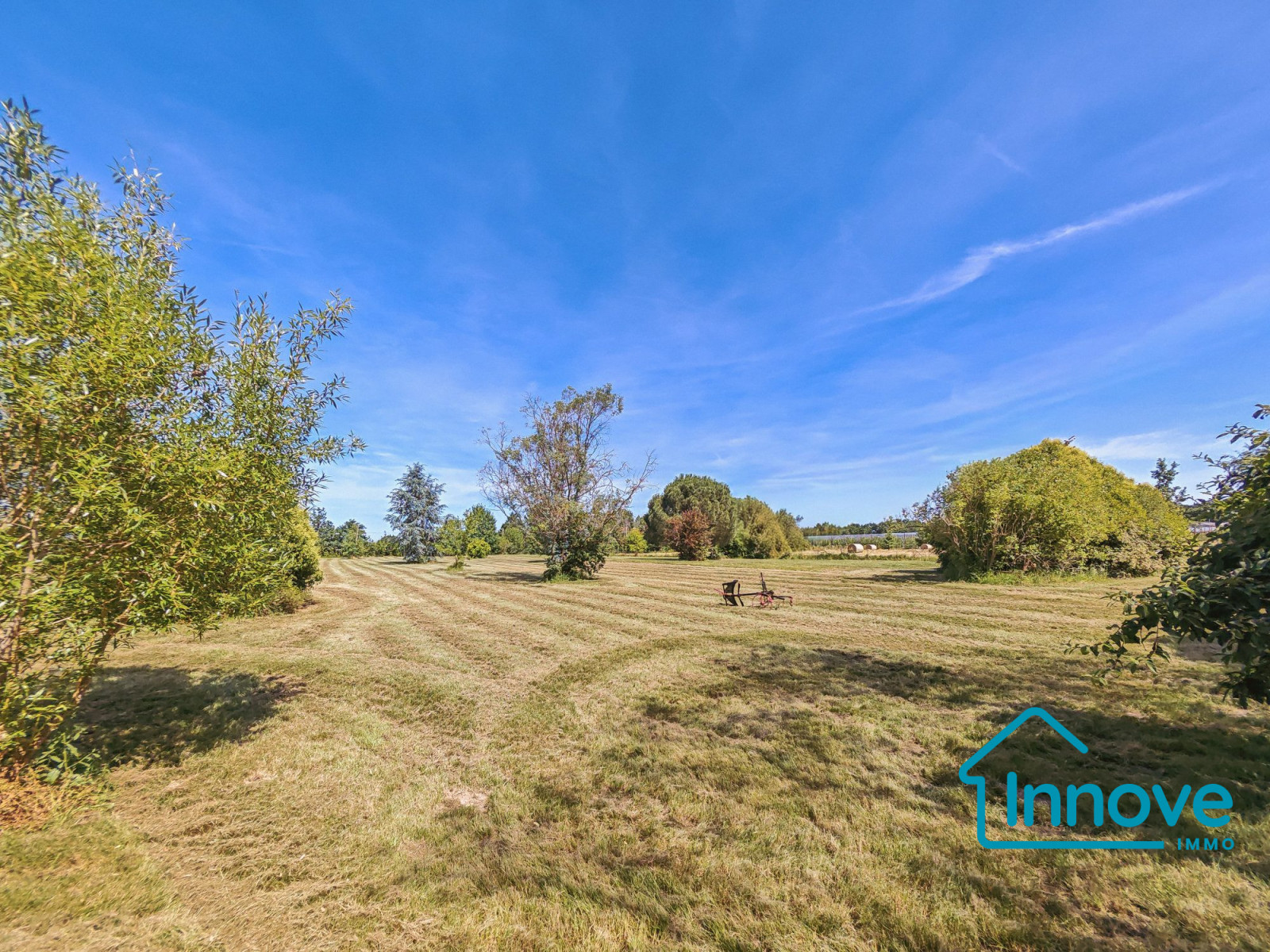 
                                                Vente
                                                 Maison de 280 m², avec deux logements communicants