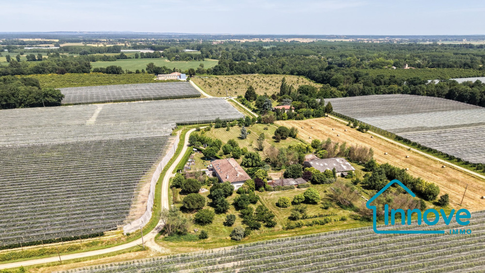 
                                                Vente
                                                 Maison de 280 m², avec deux logements communicants