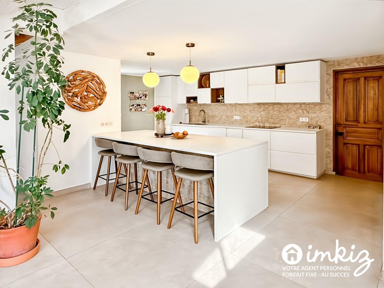 
                                                Vente
                                                 Maison de 3 chambres + piscine + garage