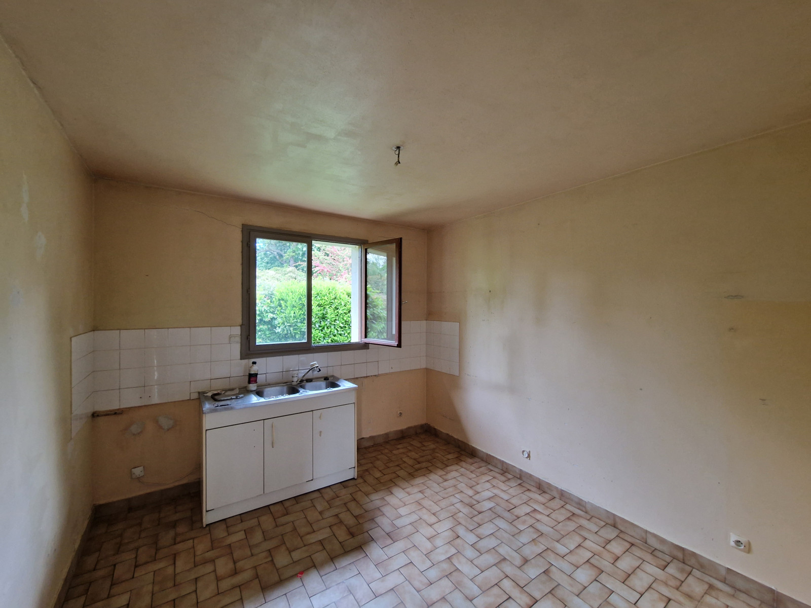 
                                                Vente
                                                 Maison de 4 chambres, 120 m² sur un terrain de 804 m²