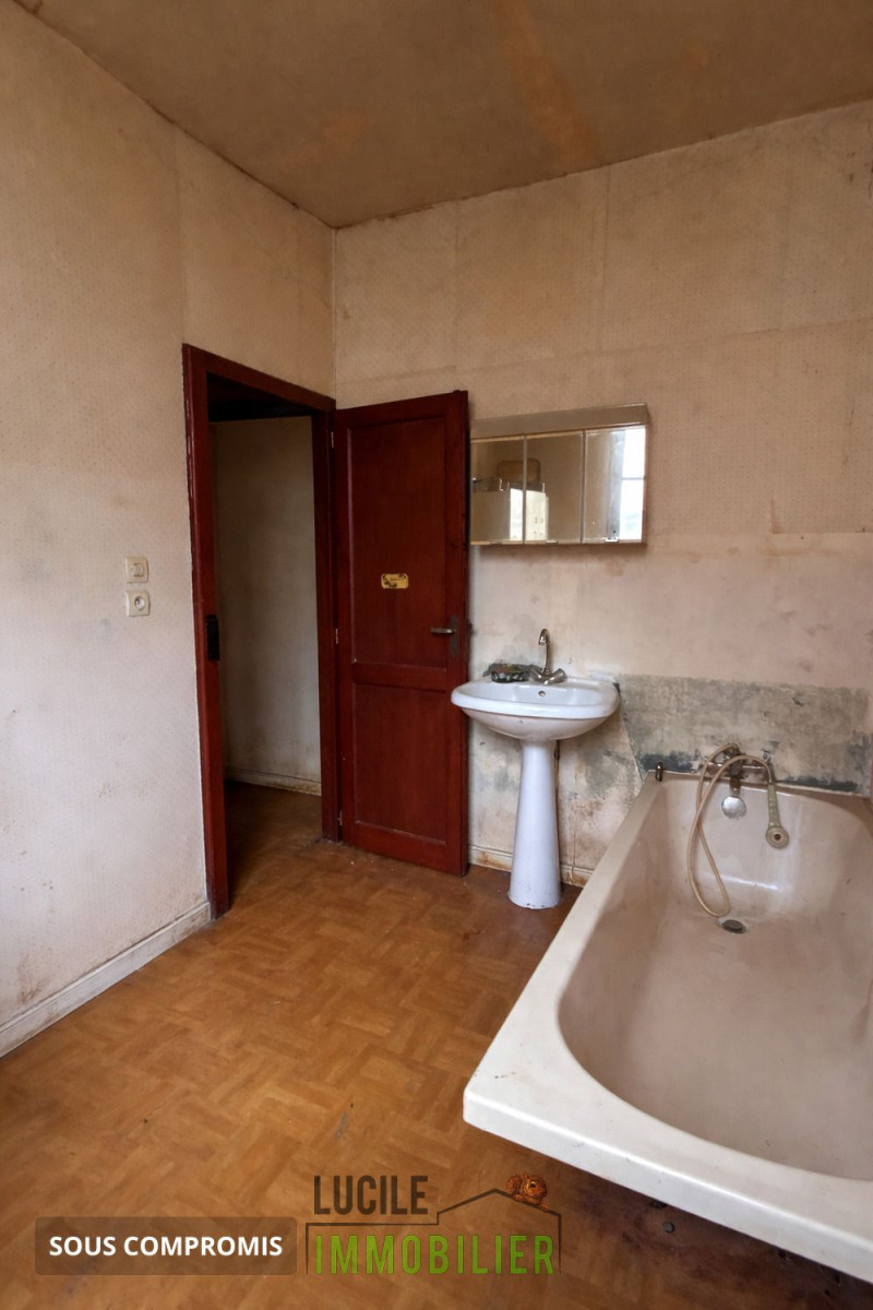 
                                                Vente
                                                 Maison de 50m² à renover