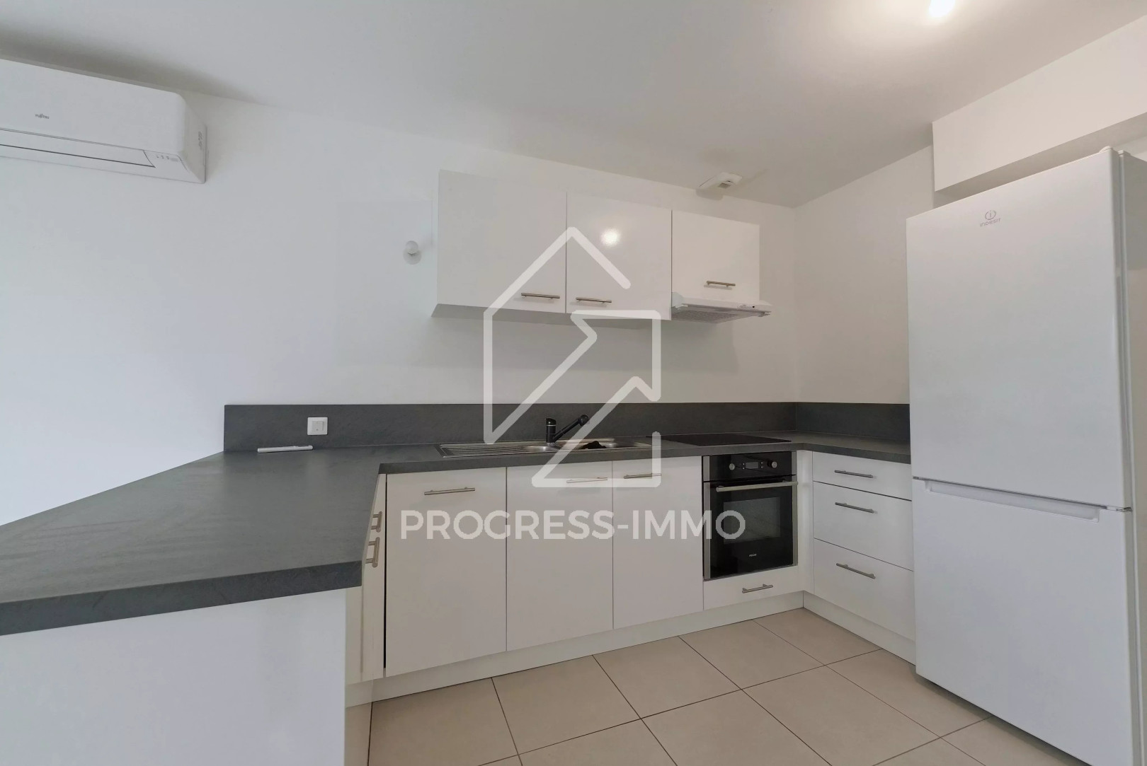 
                                                Vente
                                                 Maison de 85m² sur 238 m² terrain construction récente