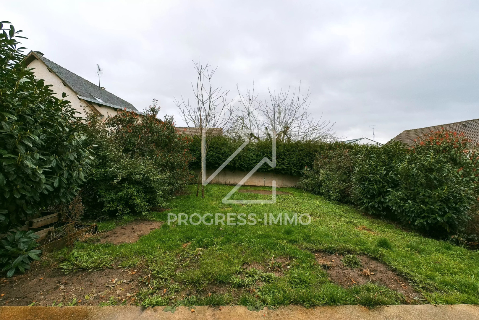 
                                                Vente
                                                 Maison de 85m² sur 238 m² terrain construction récente