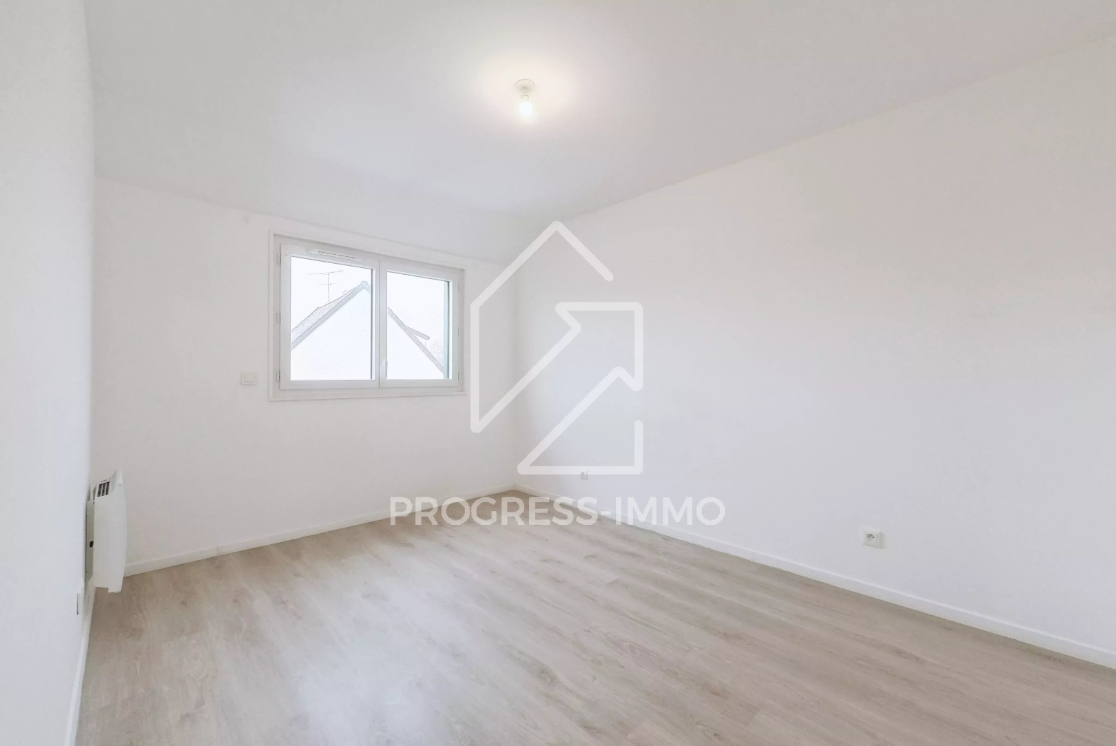 
                                                Vente
                                                 Maison de 85m² sur 238 m² terrain construction récente