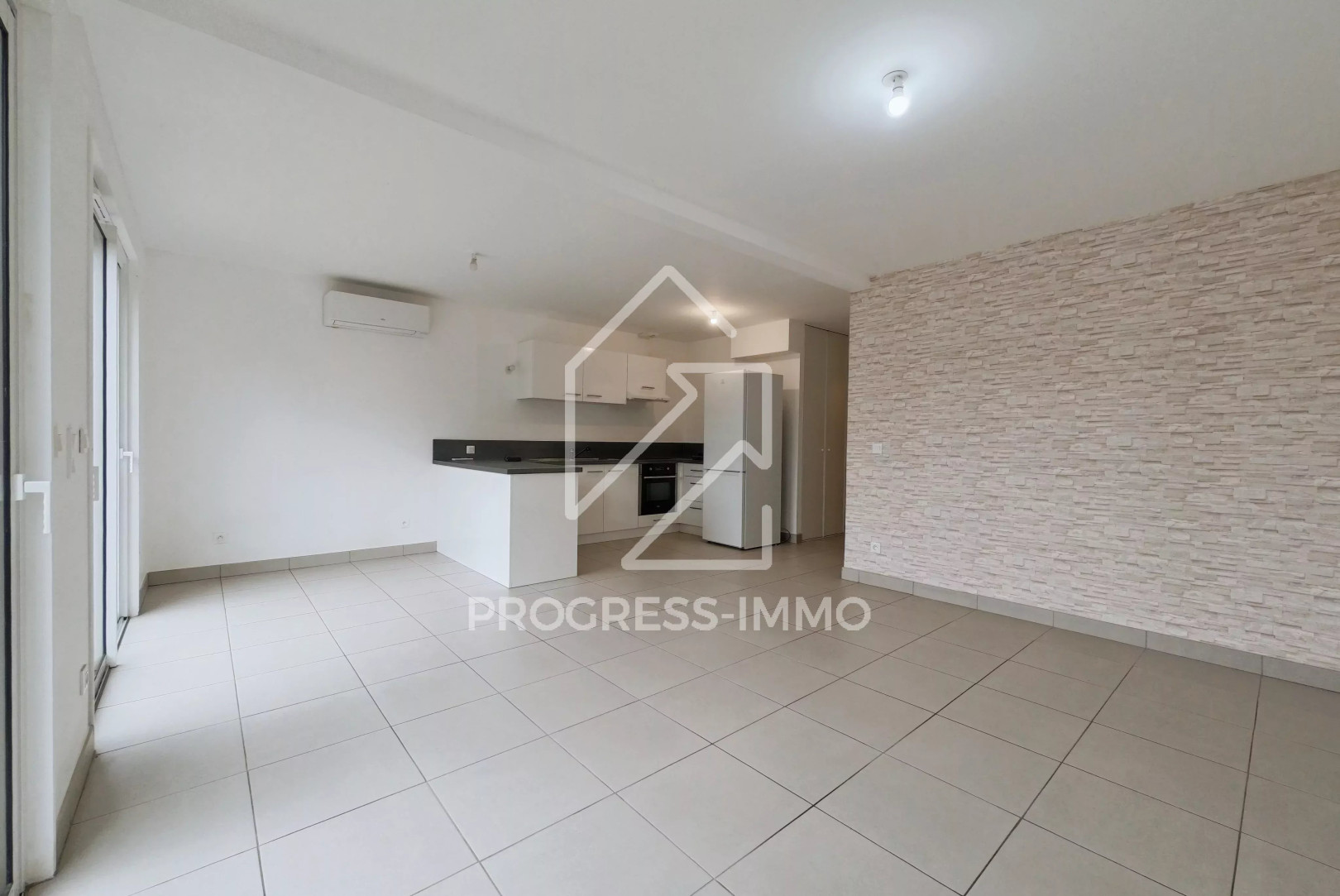 
                                                Vente
                                                 Maison de 85m² sur 238 m² terrain construction récente