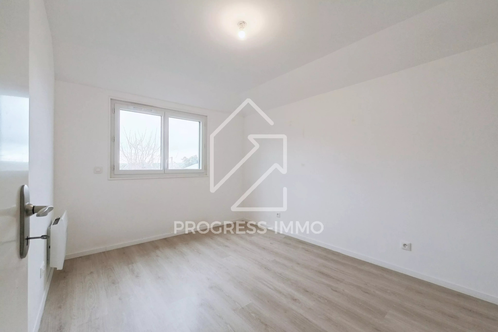 
                                                Vente
                                                 Maison de 85m² sur 238 m² terrain construction récente