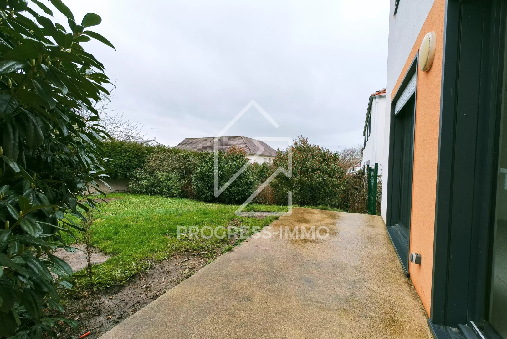 
                                                Vente
                                                 Maison de 85m² sur 238 m² terrain construction récente