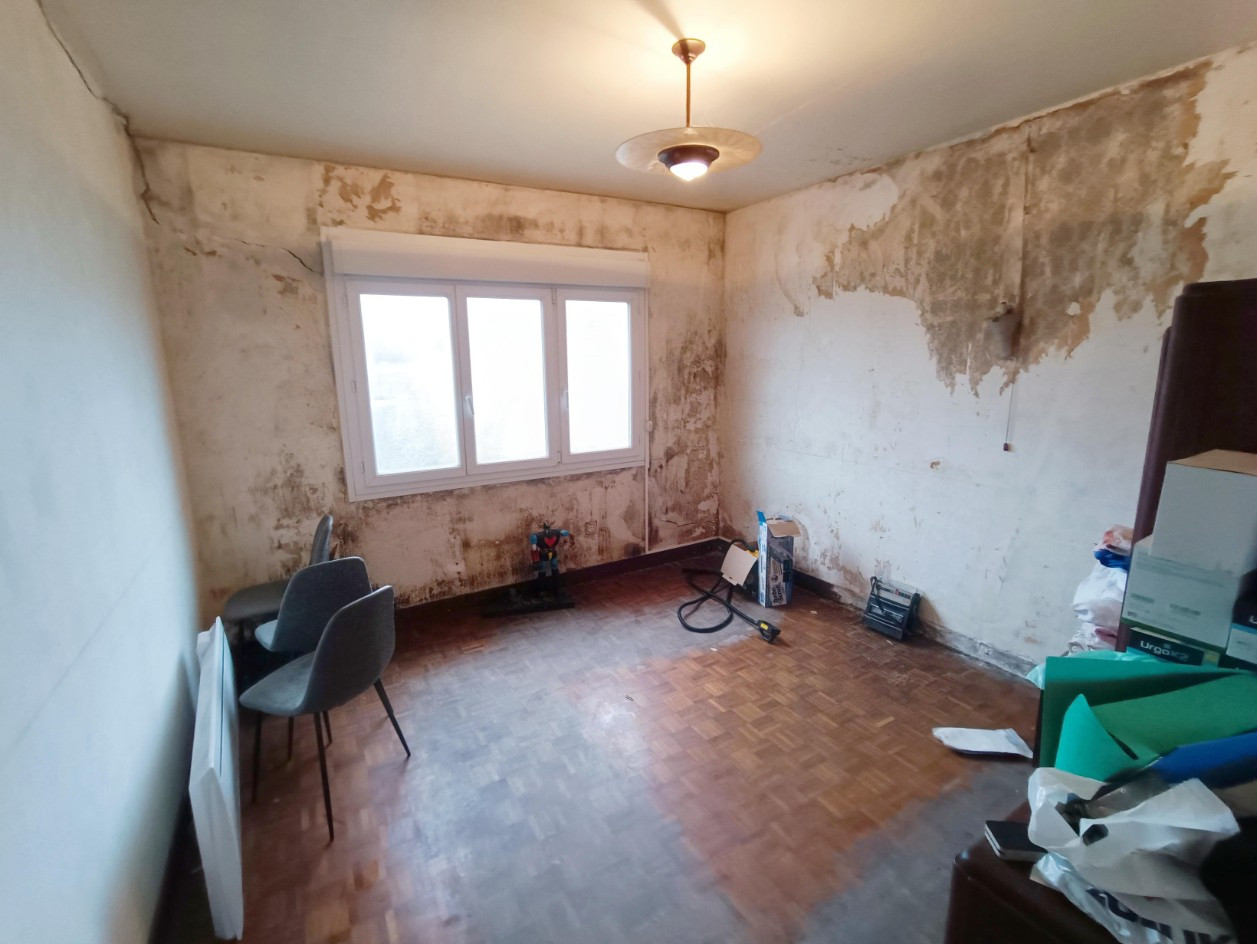 
                                                Vente
                                                 Maison de 85m2 sur un hectare de terrain