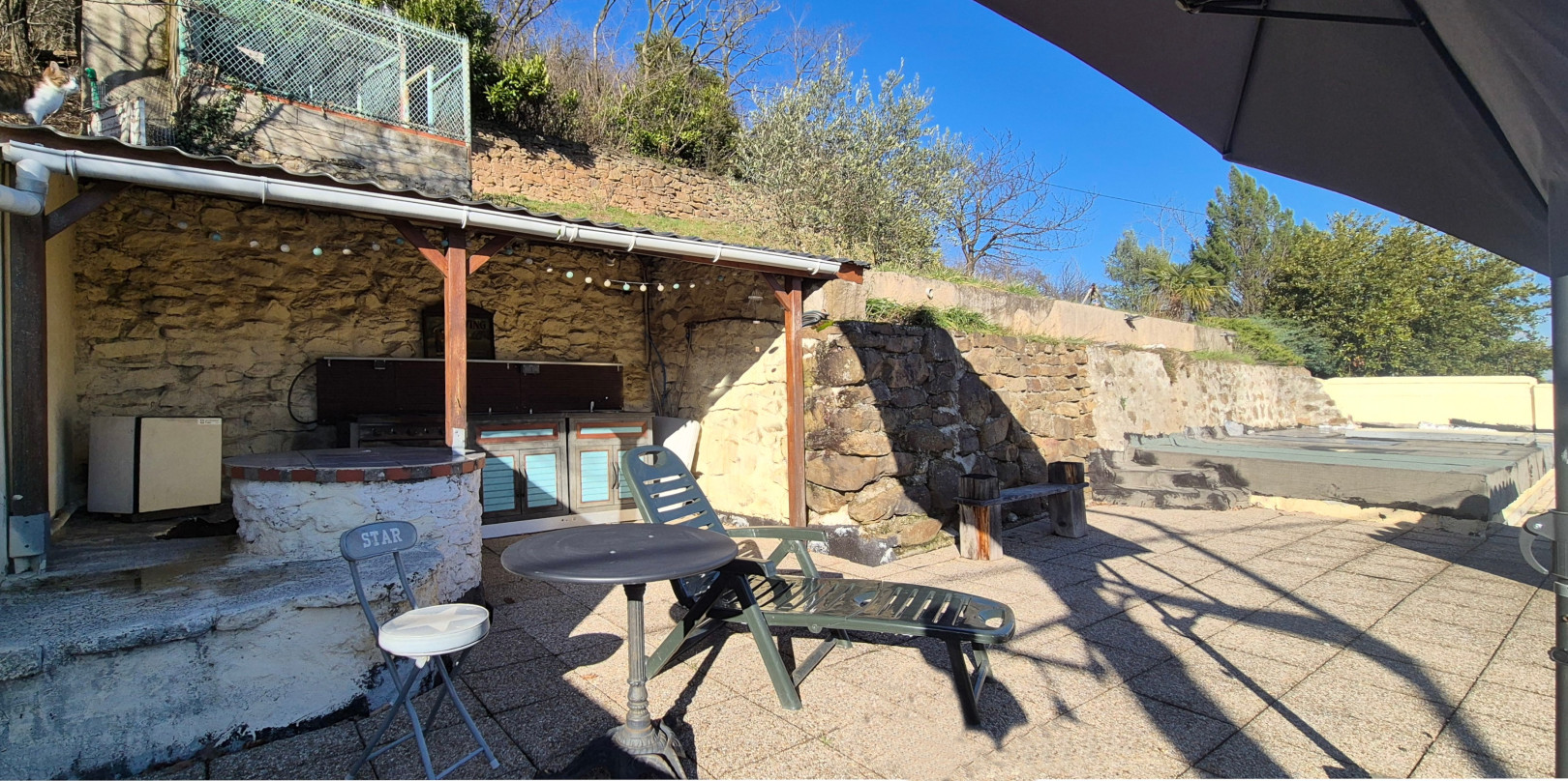 
                                                Vente
                                                 Maison de 97 m² + sous sol avec parcelle de 950 m² + bois attenant