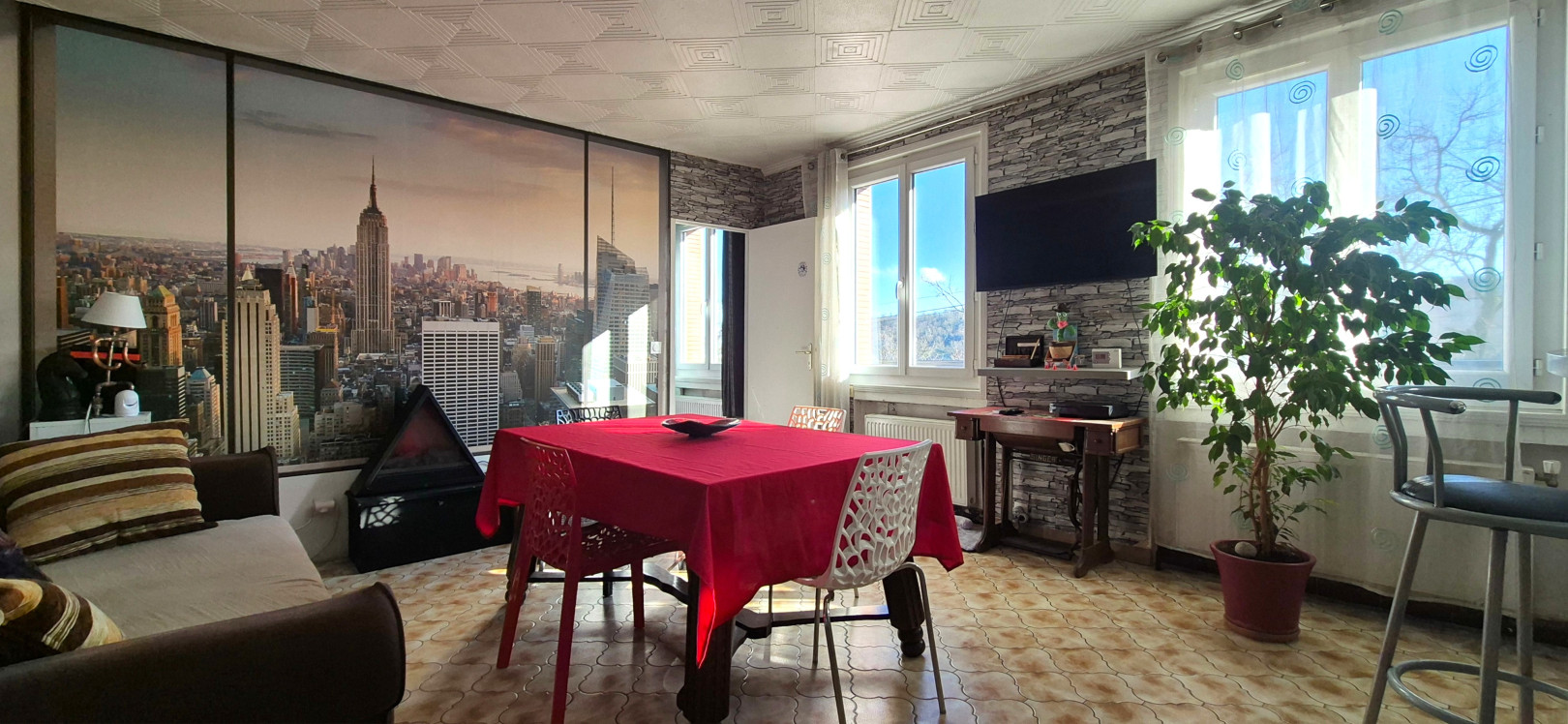 
                                                Vente
                                                 Maison de 97 m² + sous sol avec parcelle de 950 m² + bois attenant