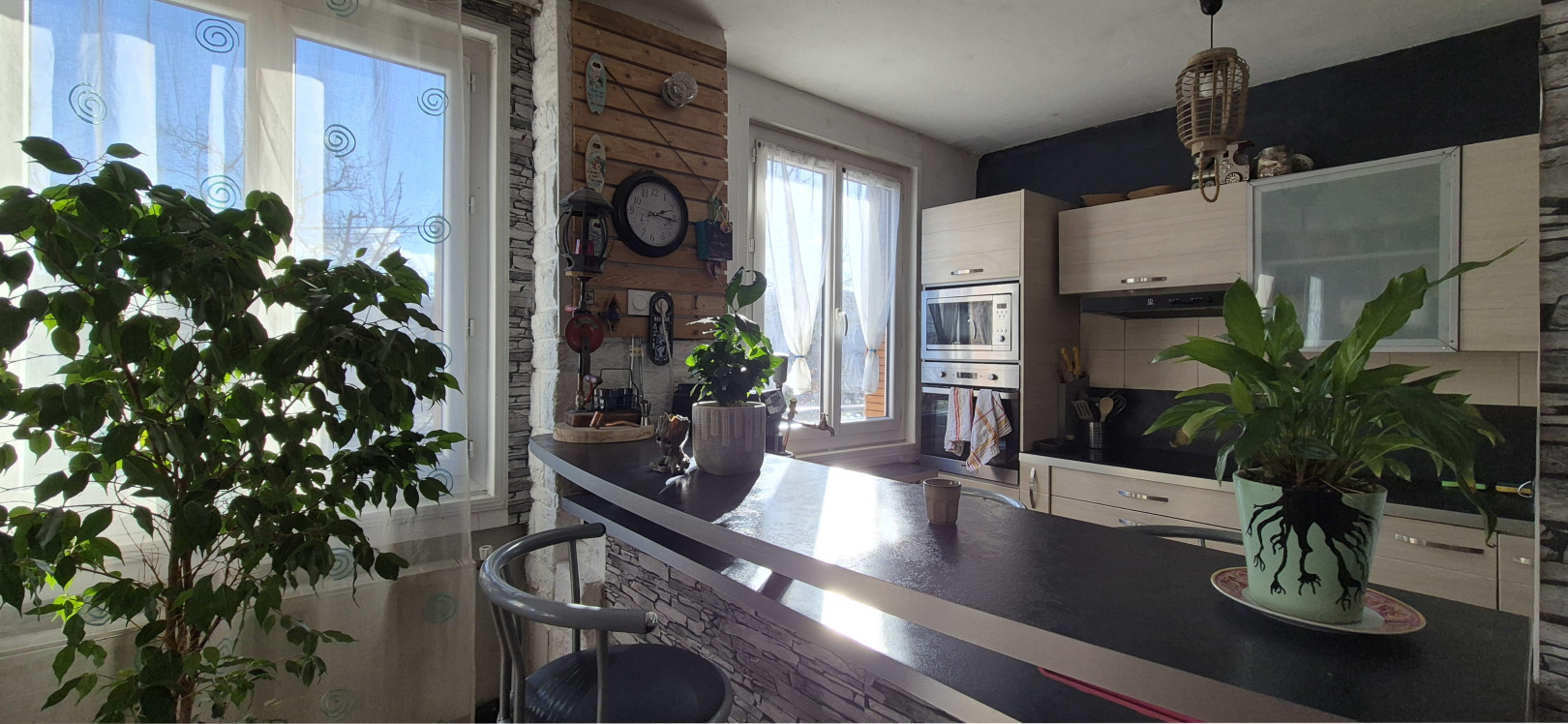 
                                                Vente
                                                 Maison de 97 m² + sous sol avec parcelle de 950 m² + bois attenant