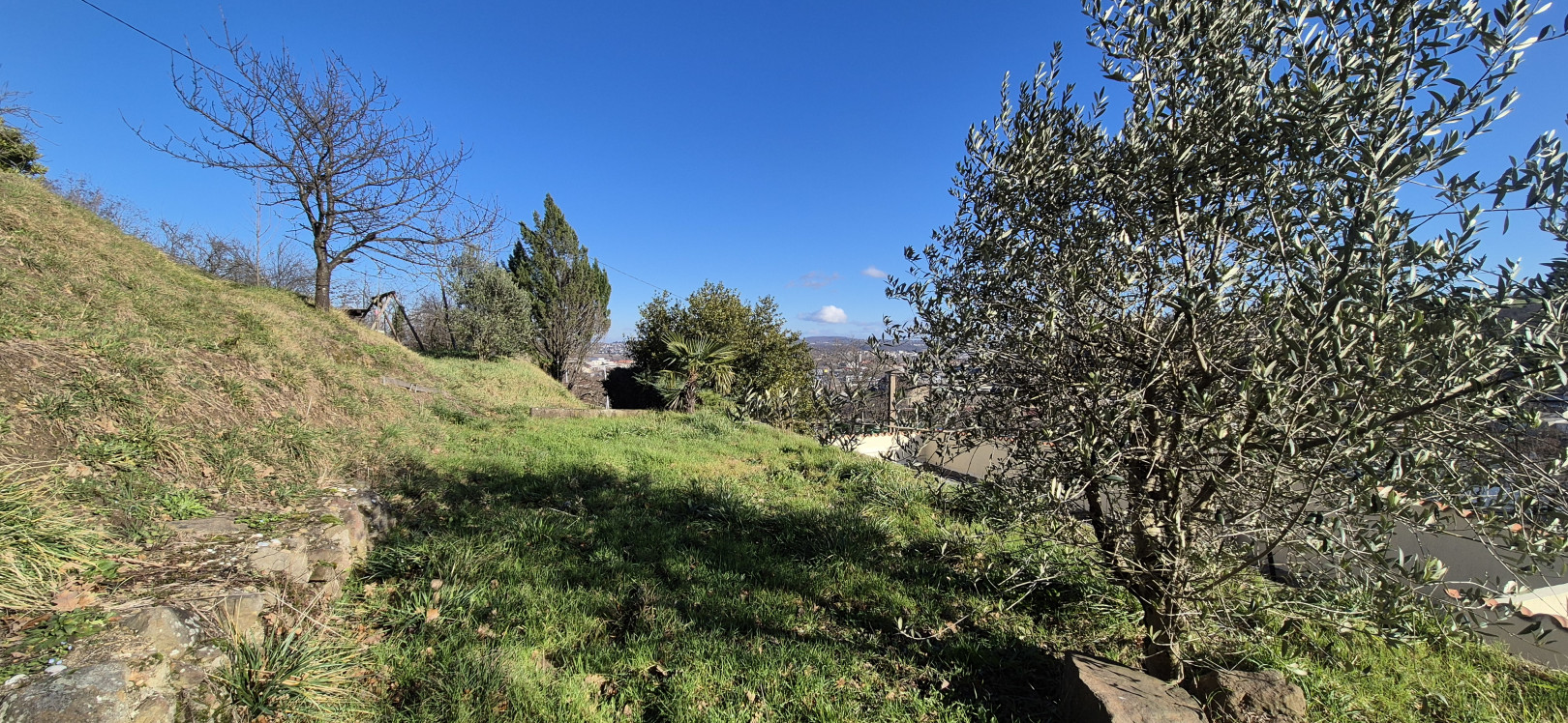 
                                                Vente
                                                 Maison de 97 m² + sous sol avec parcelle de 950 m² + bois attenant