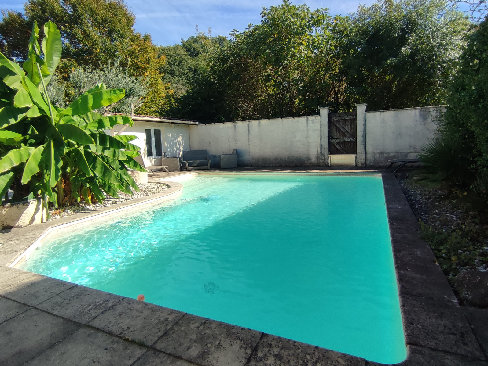 Vente
                                                 Maison de bourg avec dépendance et piscine