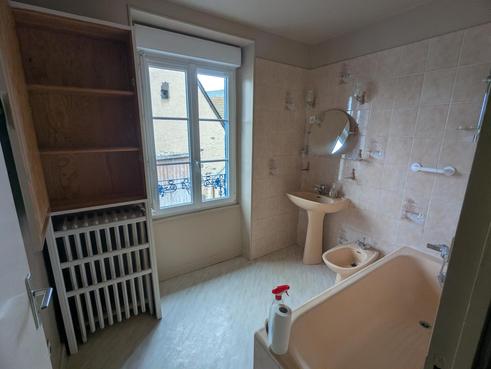 
                                                Location
                                                 Maison de bourg, cuisine et peinture refait à neuf