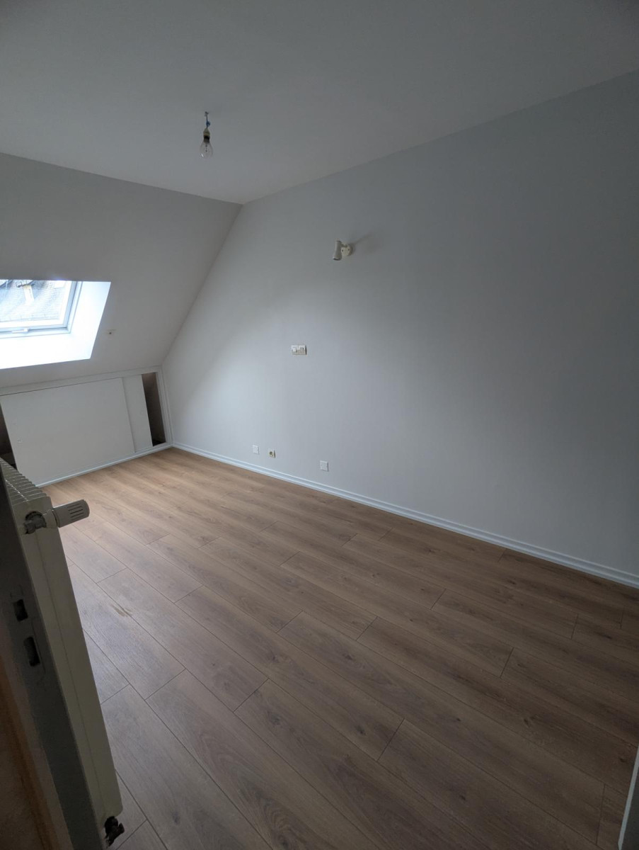 
                                                Location
                                                 Maison de bourg, cuisine et peinture refait à neuf