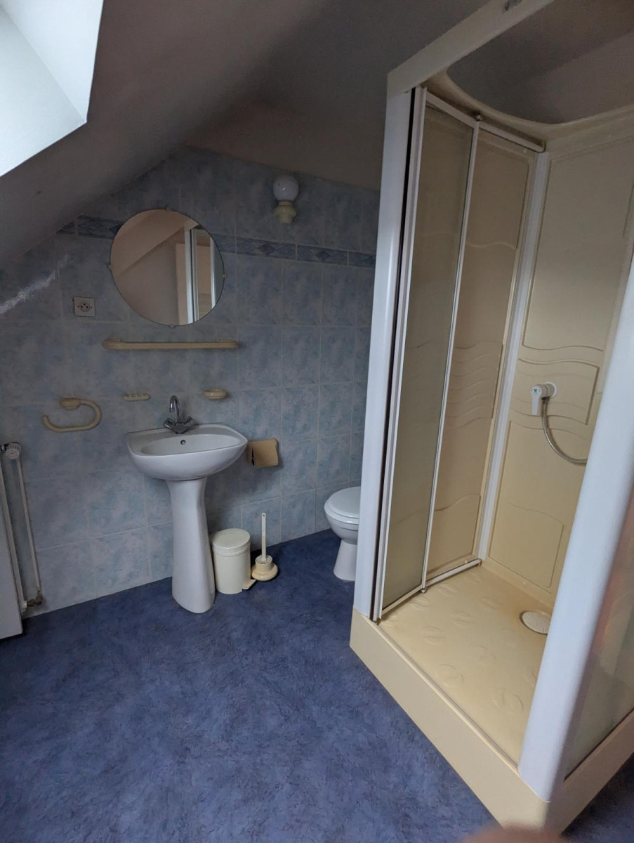 
                                                Location
                                                 Maison de bourg, cuisine et peinture refait à neuf