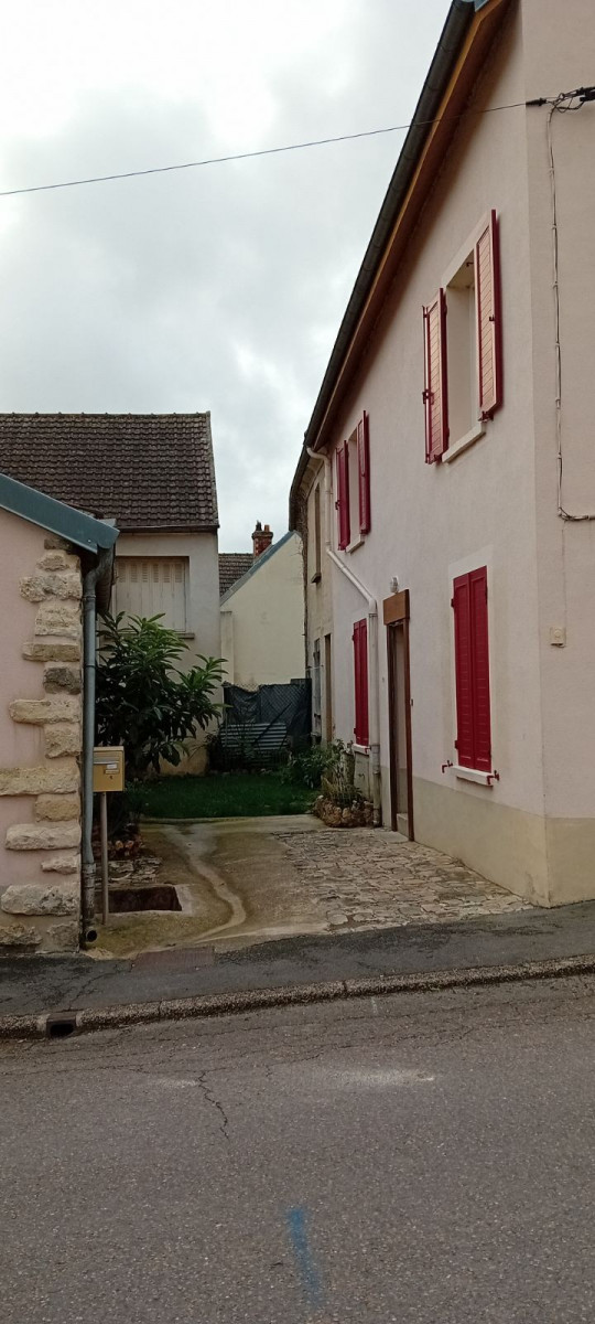 
                                                Location
                                                 MAISON DE CAMPAGNE