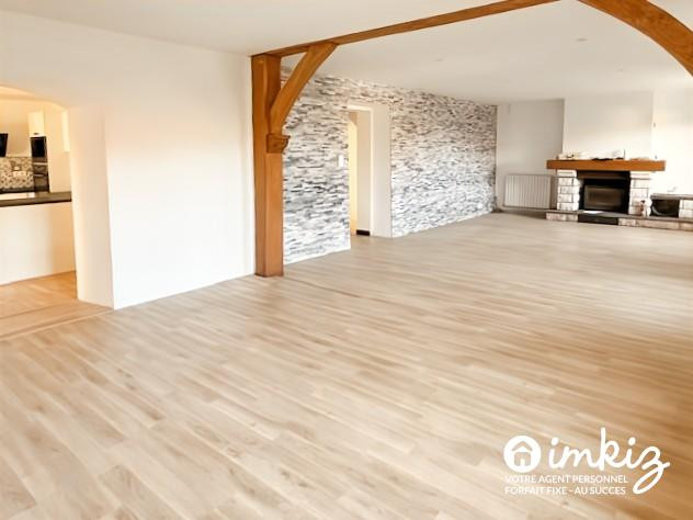 
                                                Vente
                                                 Maison de campagne de 7 pièces et hangar