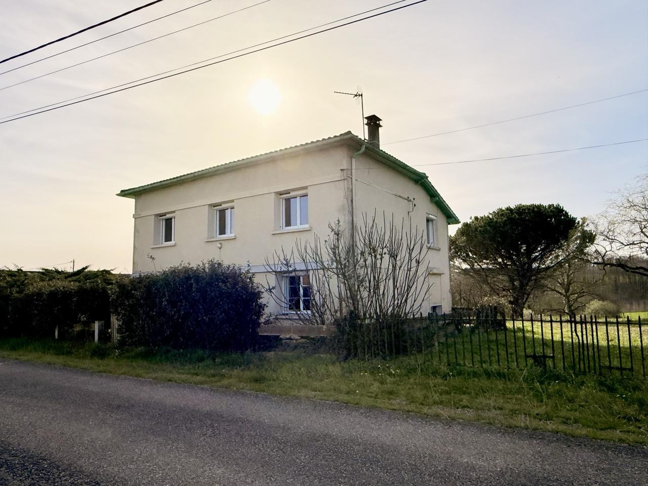 
                                                Vente
                                                 Maison de campagne de 7 pièces et hangar