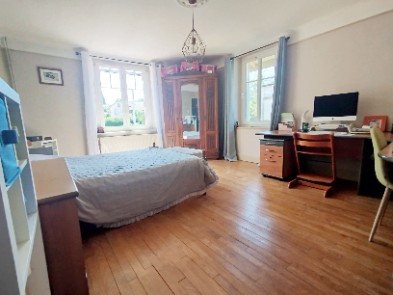 
                                                Vente
                                                 Maison de caractère 139 m2 appartement 40 m² PREY