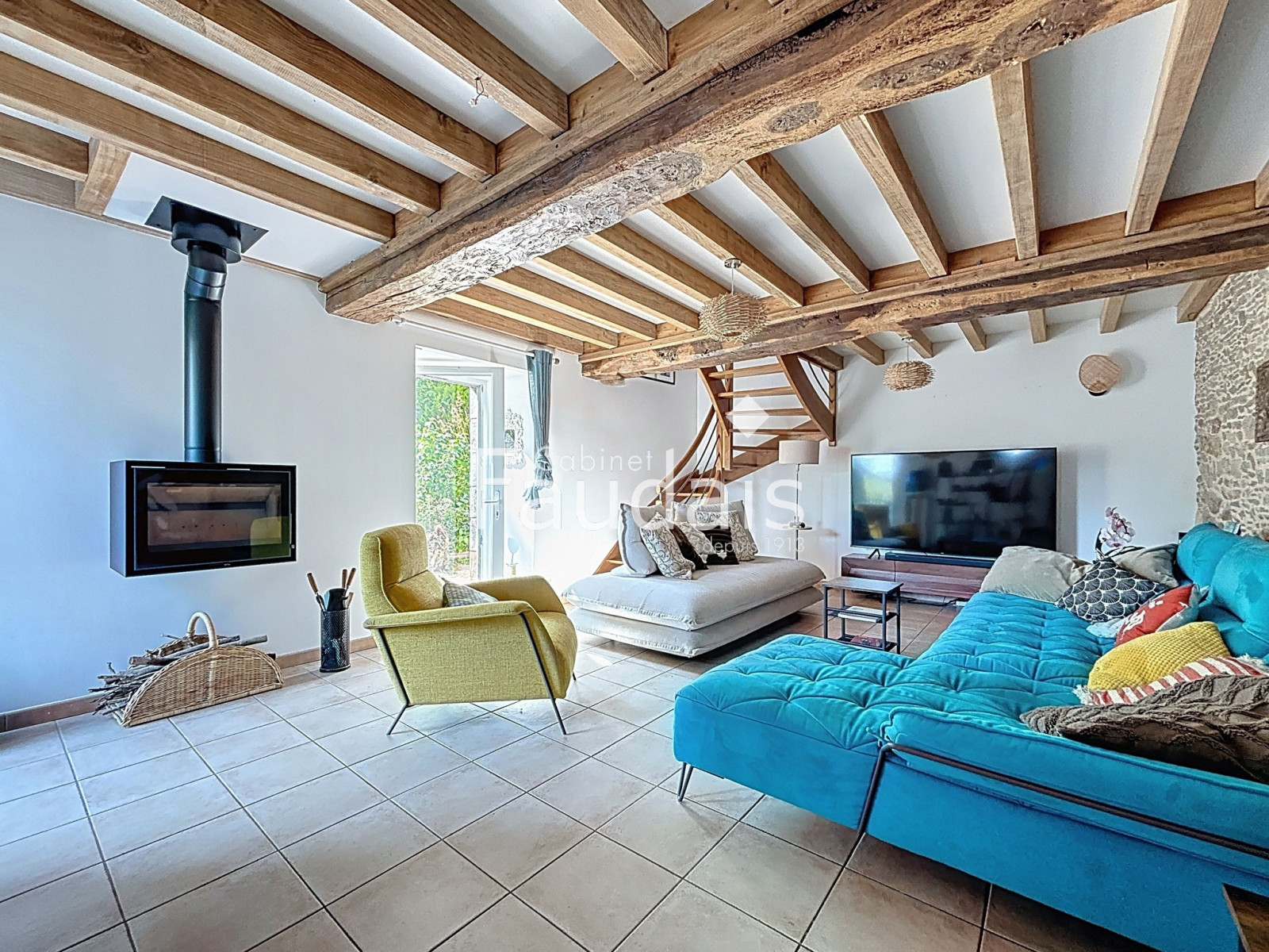 
                                                Vente
                                                 Maison de caractère 253m2, proche Brécey - 30 min Mont Saint
